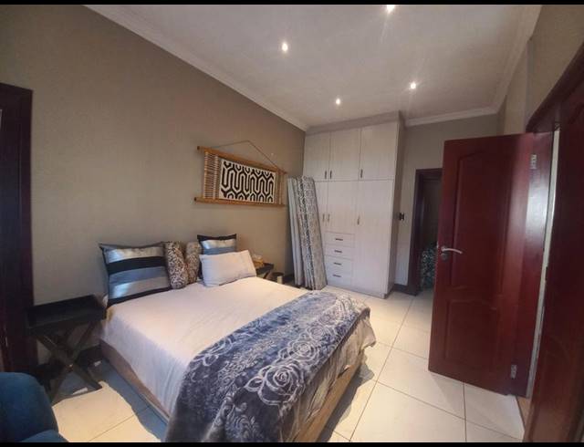 1 BEDROOM PROPERTY TO RENT IN RASLOUW